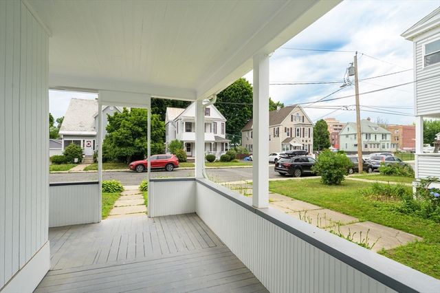 15 Myrtle Ave, Holyoke, MA 01040