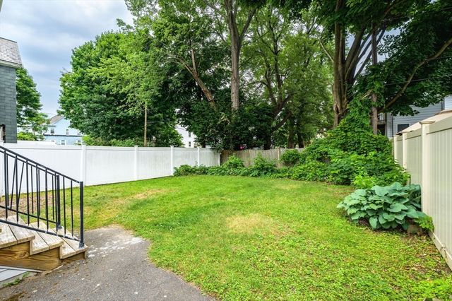 15 Myrtle Ave, Holyoke, MA 01040