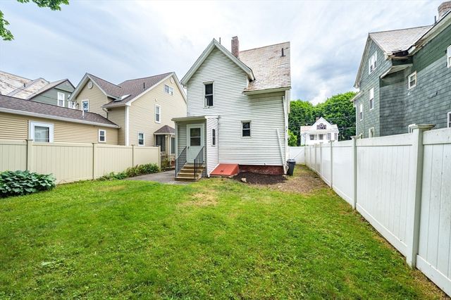 15 Myrtle Ave, Holyoke, MA 01040