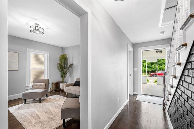 15 Myrtle Ave, Holyoke, MA 01040