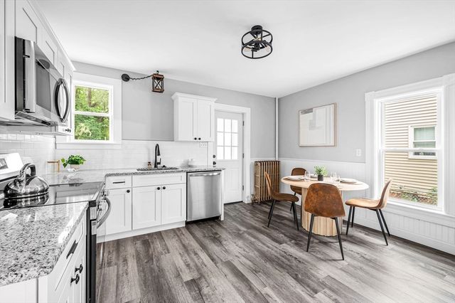 15 Myrtle Ave, Holyoke, MA 01040