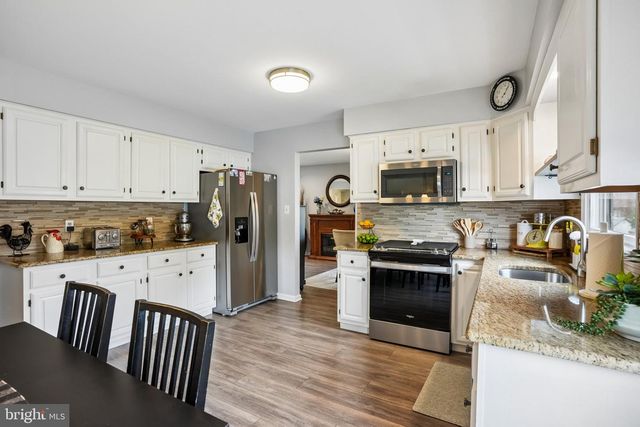 905 BRIDGEBORO ST, Delran, NJ 08075