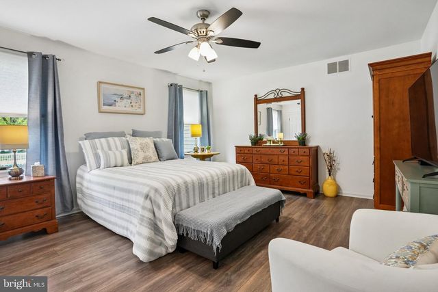 905 BRIDGEBORO ST, Delran, NJ 08075