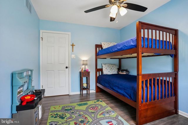 905 BRIDGEBORO ST, Delran, NJ 08075