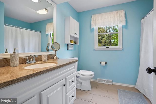 905 BRIDGEBORO ST, Delran, NJ 08075