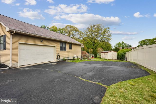 905 BRIDGEBORO ST, Delran, NJ 08075