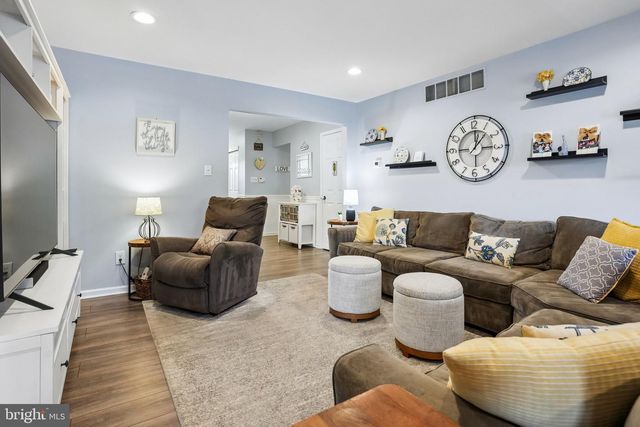 905 BRIDGEBORO ST, Delran, NJ 08075