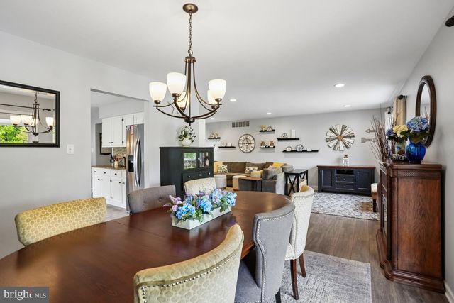 905 BRIDGEBORO ST, Delran, NJ 08075