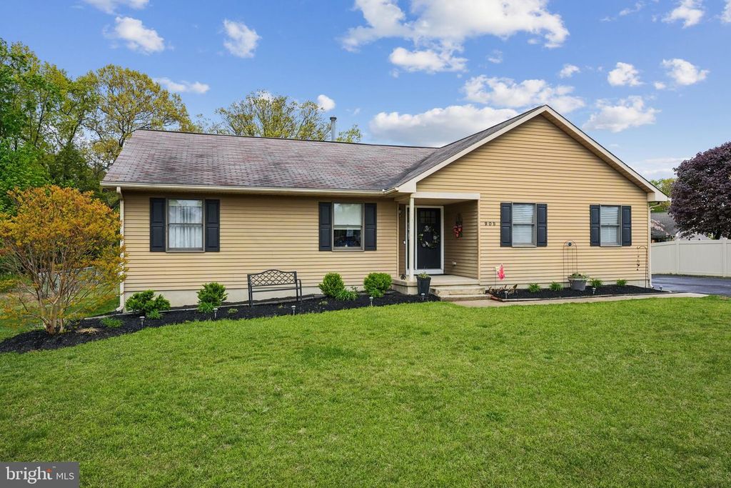 905 BRIDGEBORO ST, Delran, NJ 08075