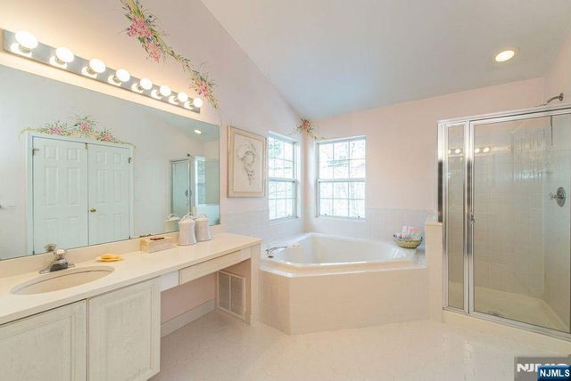 19 Morning Watch Road, Wayne, NJ 07470