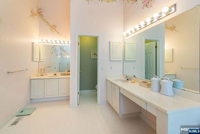 19 Morning Watch Road, Wayne, NJ 07470