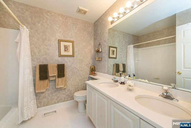 19 Morning Watch Road, Wayne, NJ 07470