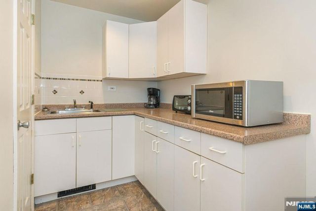 19 Morning Watch Road, Wayne, NJ 07470