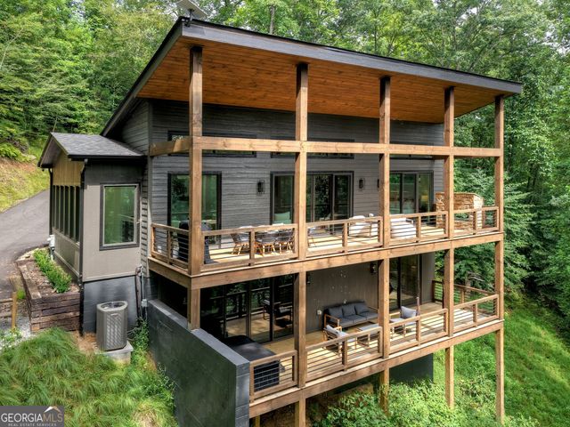 271 Toccoa Preserve Court, Blue Ridge, GA 30513
