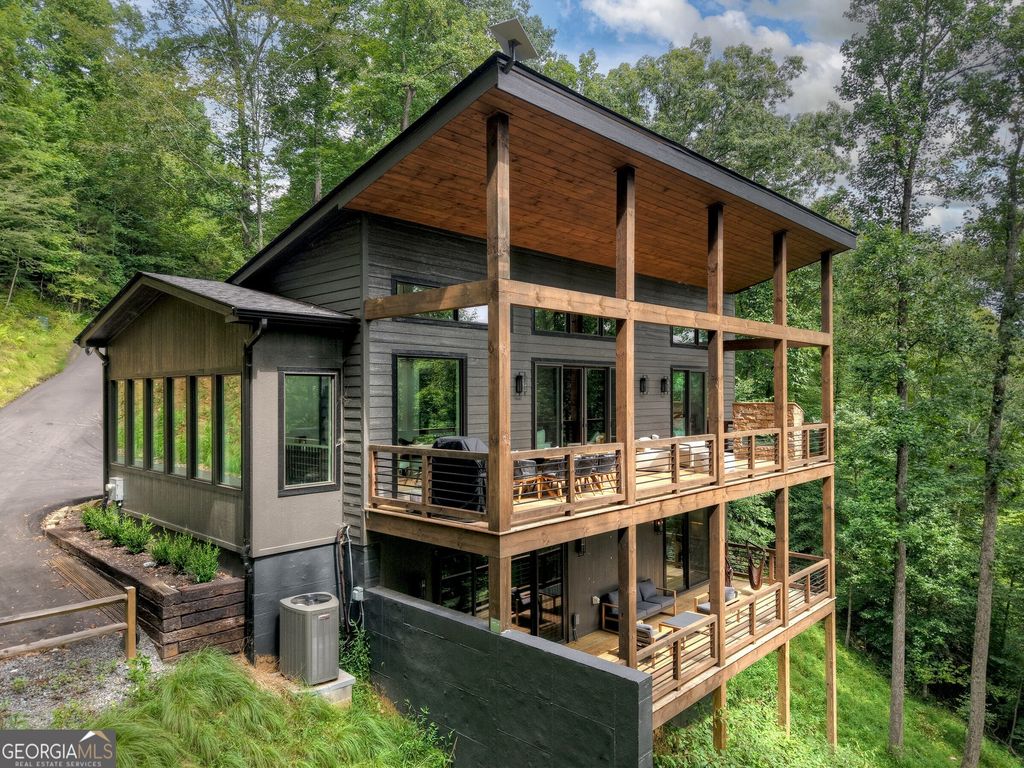 271 Toccoa Preserve Court, Blue Ridge, GA 30513