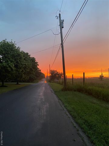 5845 E Bridge Lane NE, Cutchogue, NY 11935