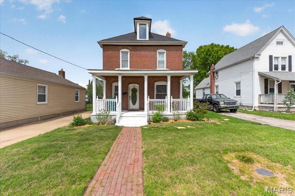 7527 Woodland Avenue, St Louis, MO 63143