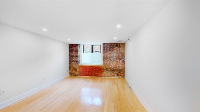 42 8th St 2110, Boston, MA 02129