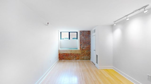 42 8th St 2110, Boston, MA 02129
