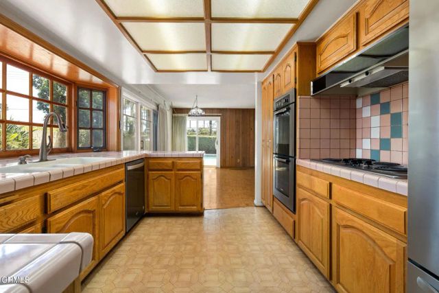 16452 Whittier Lane, Huntington Beach, CA 92647
