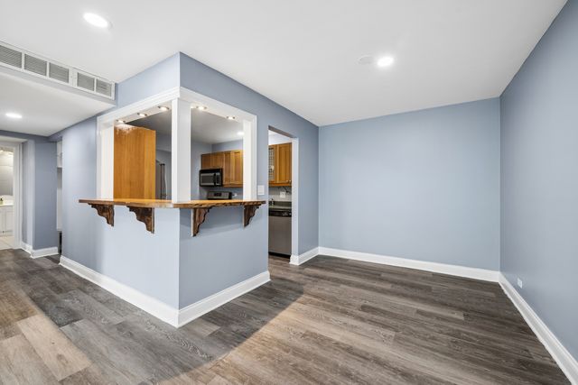 5101 Carriageway Drive 210, Rolling Meadows, IL 60008