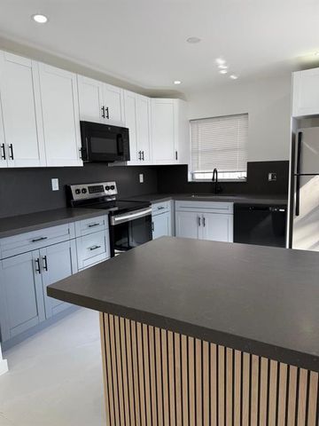 1054-1058 SW 2nd Street 1058, Hallandale Beach, FL 33009