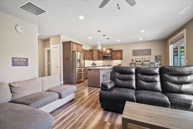 924 E Handy Rd, Colbert, WA 99005