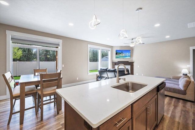 924 E Handy Rd, Colbert, WA 99005