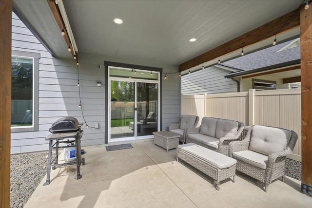924 E Handy Rd, Colbert, WA 99005