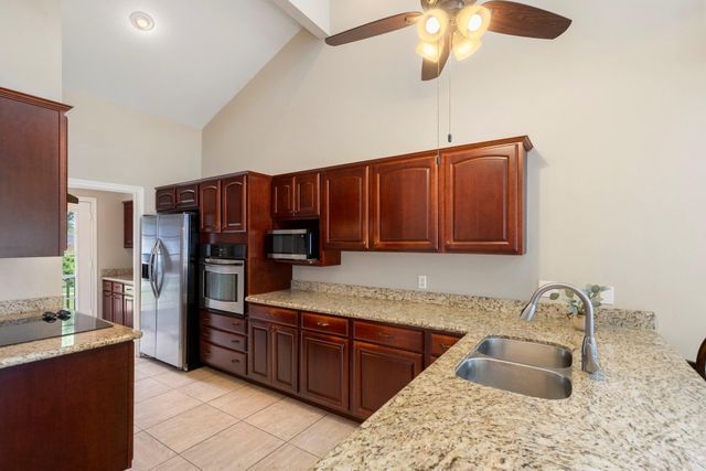 49 April Village, Conroe, TX 77356