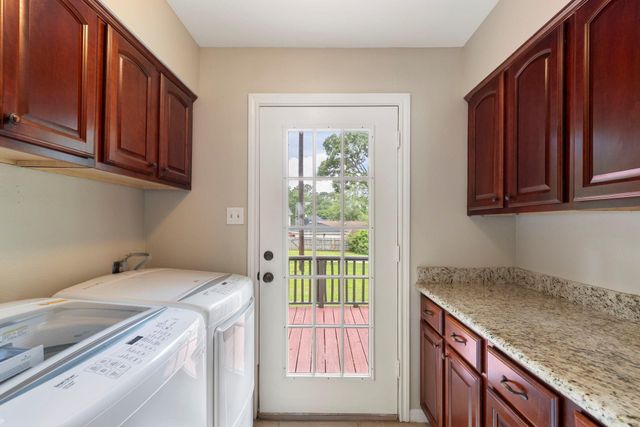 49 April Village, Conroe, TX 77356