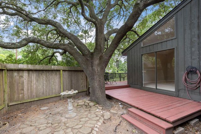 49 April Village, Conroe, TX 77356