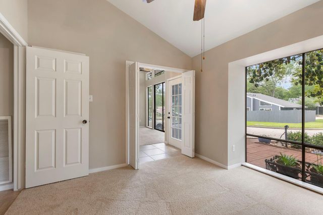49 April Village, Conroe, TX 77356