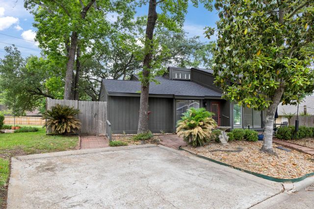 49 April Village, Conroe, TX 77356
