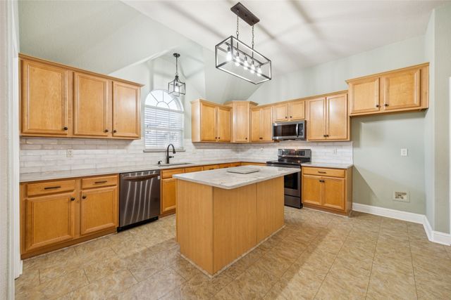 100 Lorient Drive, Mansfield, TX 76063