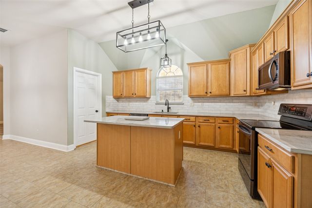 100 Lorient Drive, Mansfield, TX 76063