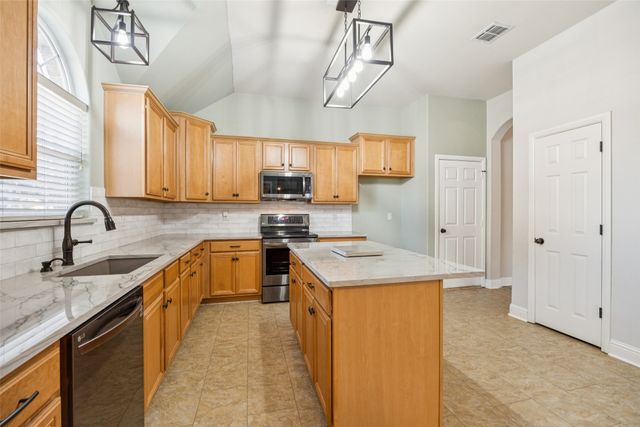 100 Lorient Drive, Mansfield, TX 76063