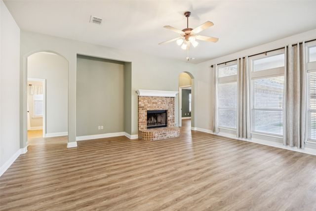 100 Lorient Drive, Mansfield, TX 76063