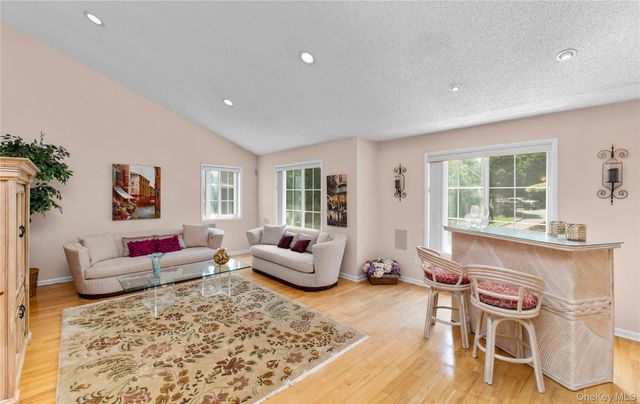 45 Eagle Ridge Way, Nanuet, NY 10954