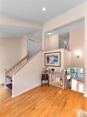 45 Eagle Ridge Way, Nanuet, NY 10954