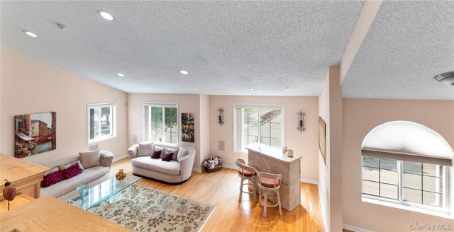 45 Eagle Ridge Way, Nanuet, NY 10954
