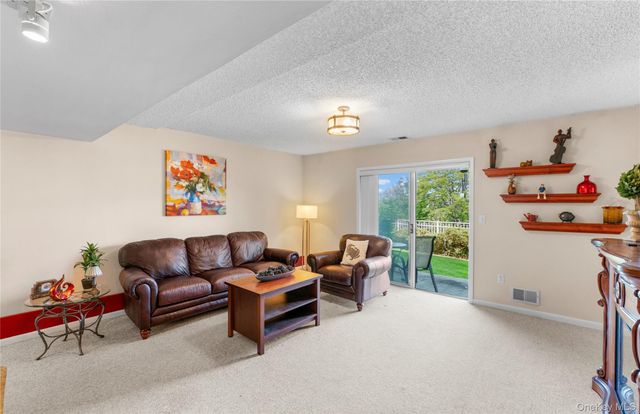 45 Eagle Ridge Way, Nanuet, NY 10954