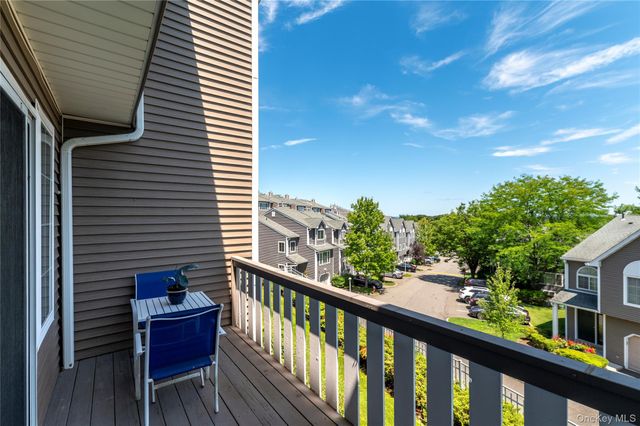 45 Eagle Ridge Way, Nanuet, NY 10954