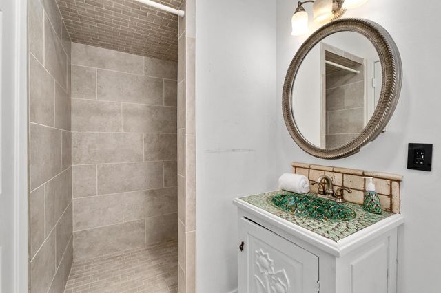 8911 Little Walnut PKWY, Austin, TX 78758