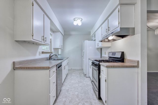 8230 Shadow Circle, Indianapolis, IN 46260