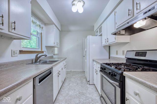 8230 Shadow Circle, Indianapolis, IN 46260