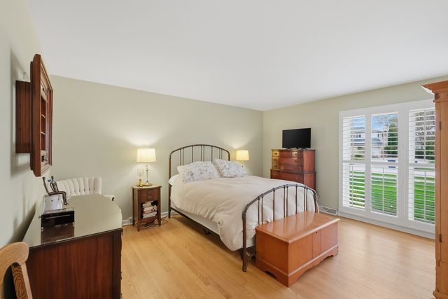 955 Summit Drive, Deerfield, IL 60015