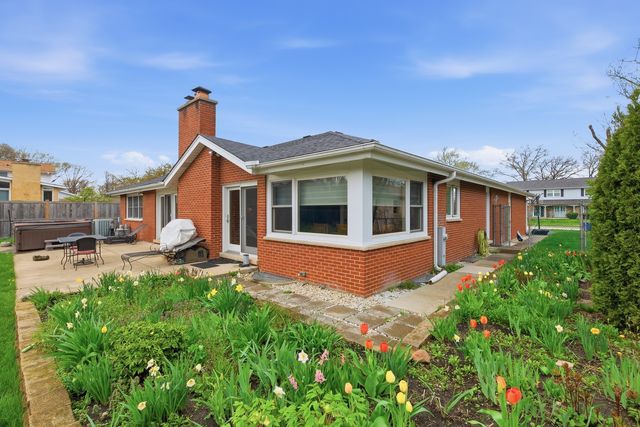 955 Summit Drive, Deerfield, IL 60015