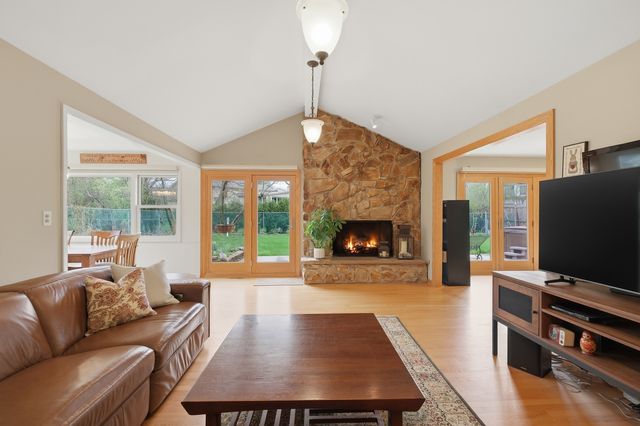 955 Summit Drive, Deerfield, IL 60015