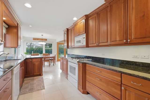 955 Summit Drive, Deerfield, IL 60015